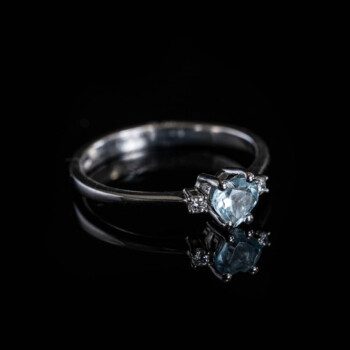 anello-oro-18kt-750-bianco-acquamarina-cuore-ajtuscany