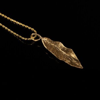 Golden_leaf_engraved_laurel